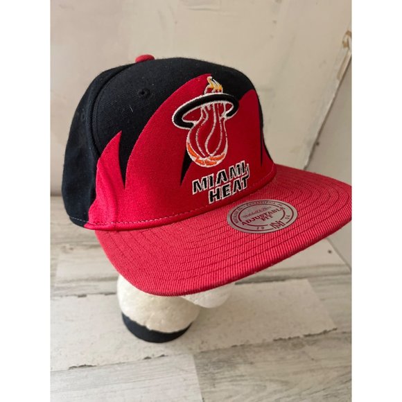 Mitchell & Ness Miami Heat adjustable fit wool ball cap - Picture 1 of 8